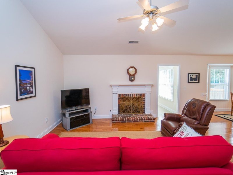 Property image 4 at 5 Glenaire Drive, Greer, SC 29650