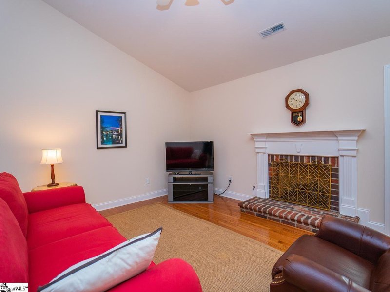 Property image 5 at 5 Glenaire Drive, Greer, SC 29650