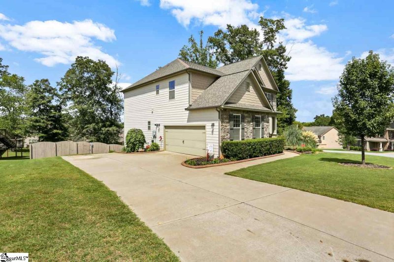 Property image 3 at 221 Silver Hawk Drive, Duncan, SC 29334