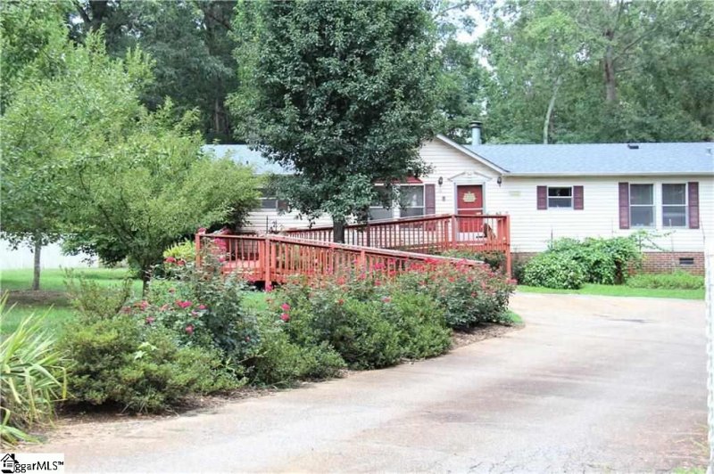 Property image 2 at 119 Manhattan Boulevard, Piedmont, SC 29673