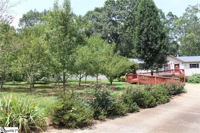 Property image 4 at 119 Manhattan Boulevard, Piedmont, SC 29673