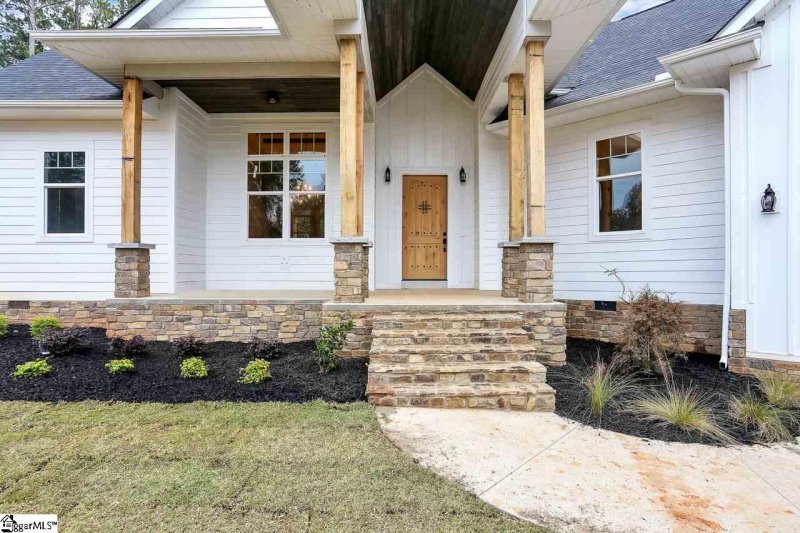 Property image 2 at 101 Crawford Lake Drive, Easley, SC 29642