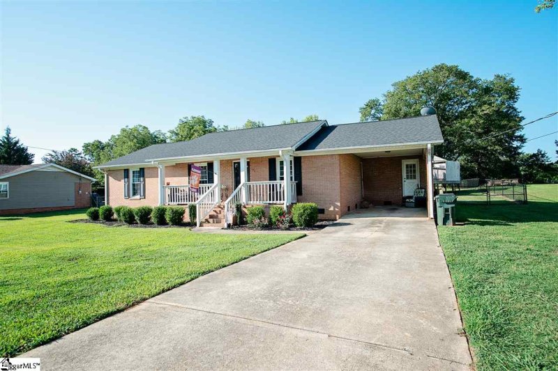 Property image 2 at 108 Lakeland Drive, Greer, SC 29650