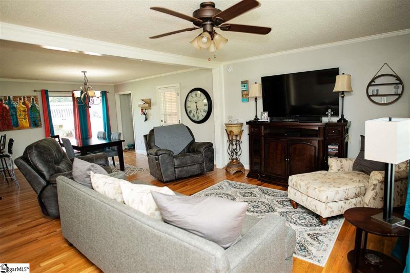 Property image 4 at 108 Lakeland Drive, Greer, SC 29650