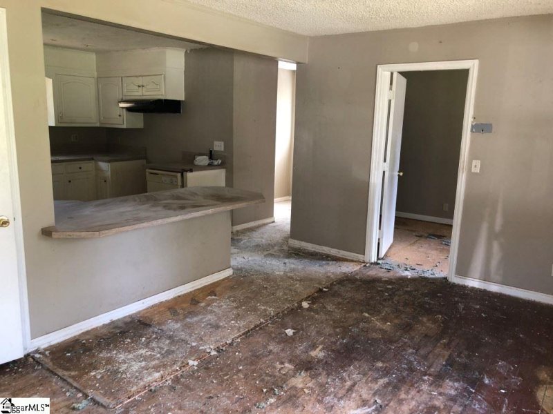 Property image 2 at 24 E Fairfield Road, Greenville, SC 29605