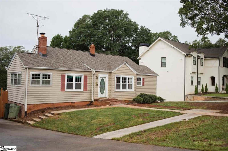 Property image 2 at 8 Seminole Drive, Greenville, SC 29605