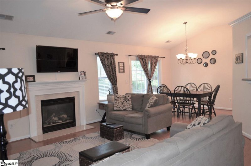 Property image 4 of 206 Laurel Meadows Parkway in Laurel Meadows, Greenville, SC 29607