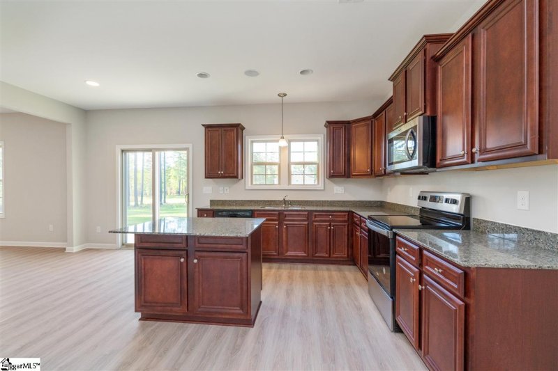 Property image 3 at 604 Autumn Breeze Walk, Inman, SC 29349