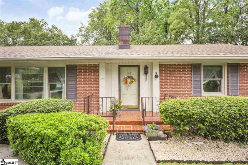 Property image 2 at 101 Crescent Drive, Laurens, SC 29369