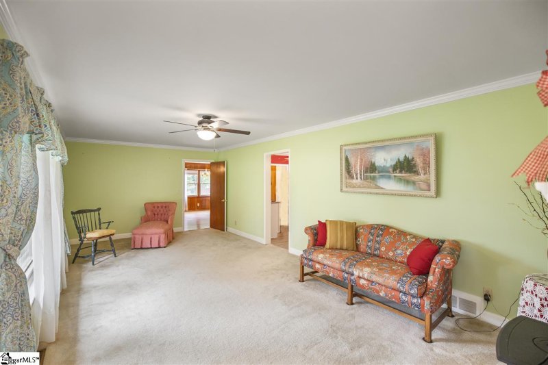 Property image 3 at 101 Crescent Drive, Laurens, SC 29369