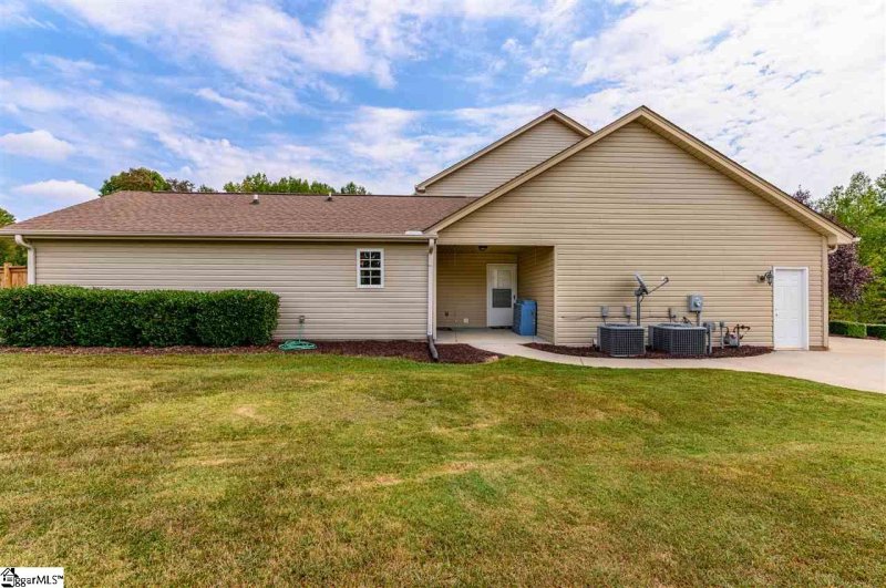 Property image 4 at 414 Mellow Way, Greer, SC 29651