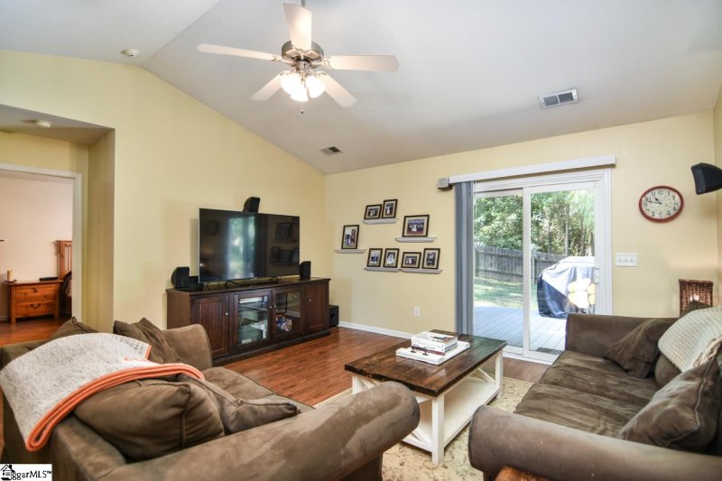 Property image 4 at 102 Hickory Rock Lane, Greer, SC 29651