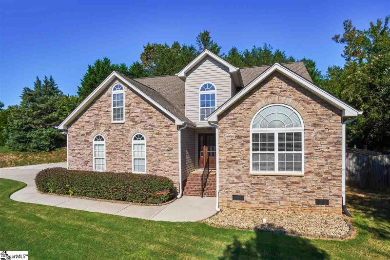 Property image 2 at 312 Winding Brook Court, Greenville, SC 29617