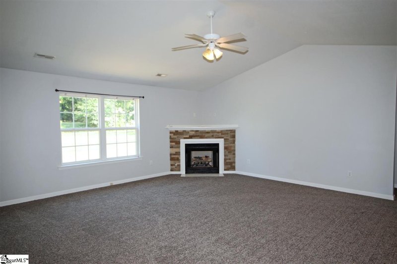 Property image 4 at 102 Cavelier Court, Williamston, SC 29697