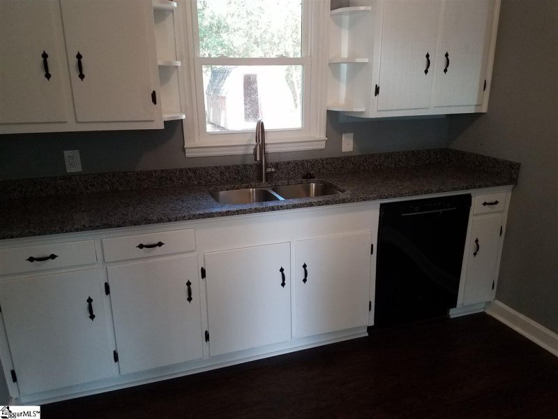 Property image 4 at 327 Jacquline Lane, Greenville, SC 29607