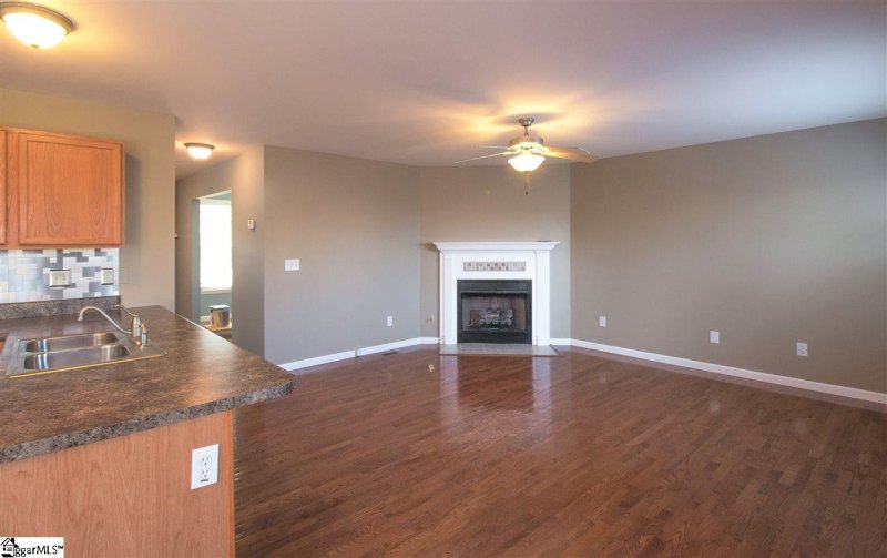 Property image 3 at 100 Twinflower Drive, Taylors, SC 29687