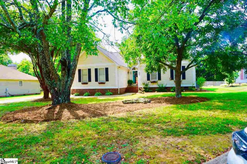 Property image 2 at 107 W Marley Lane, Simpsonville, SC 29681