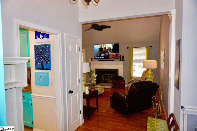 Property image 4 at 107 W Marley Lane, Simpsonville, SC 29681