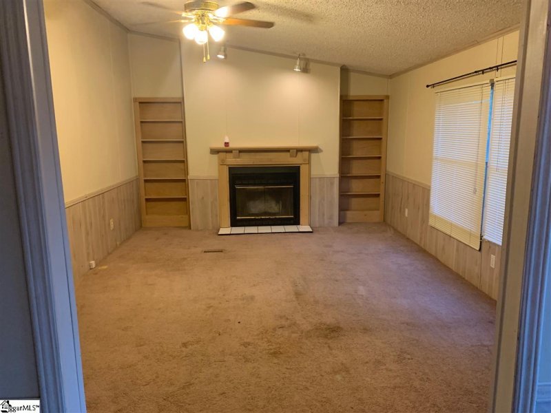 Property image 3 at 402 COUNTRY WALK Lane, Simpsonville, SC 29680