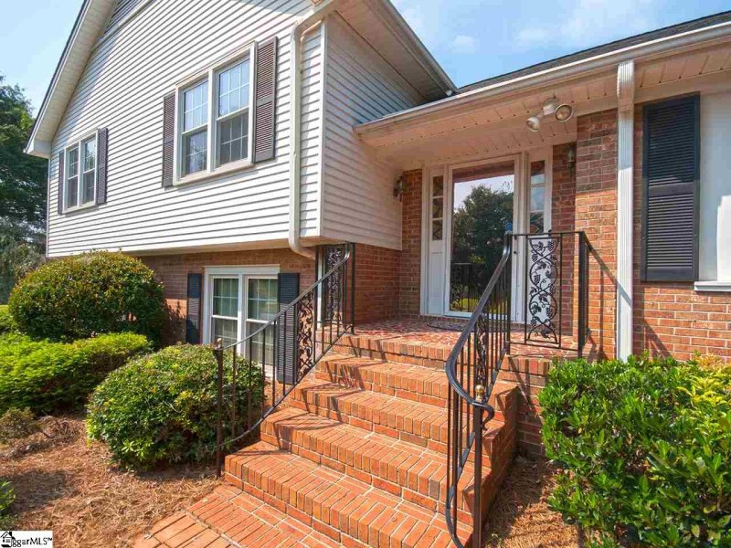 Property image 3 at 112 Honey Horn Drive, Simpsonville, SC 29681