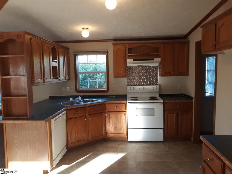 Property image 4 at 500 Yadkin Place, Marietta, SC 29661