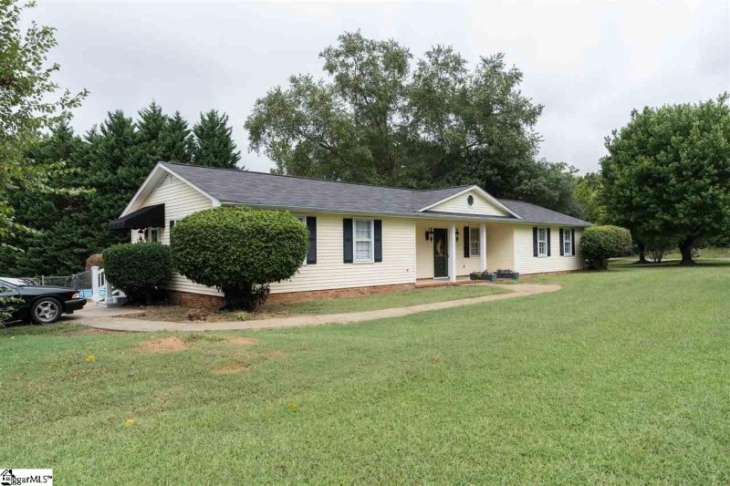 Property image 2 at 102 Wagon Wheel Drive, Simpsonville, SC 29681