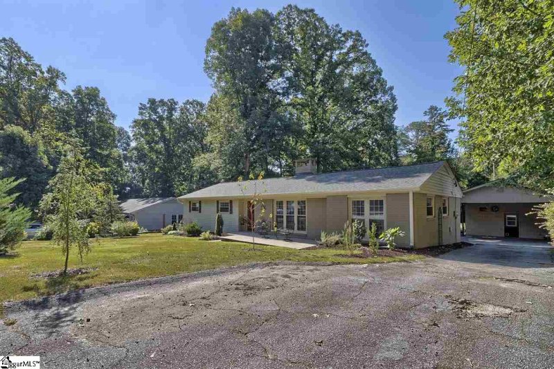 Property image 2 at 408 Heathwood Drive, Taylors, SC 29687