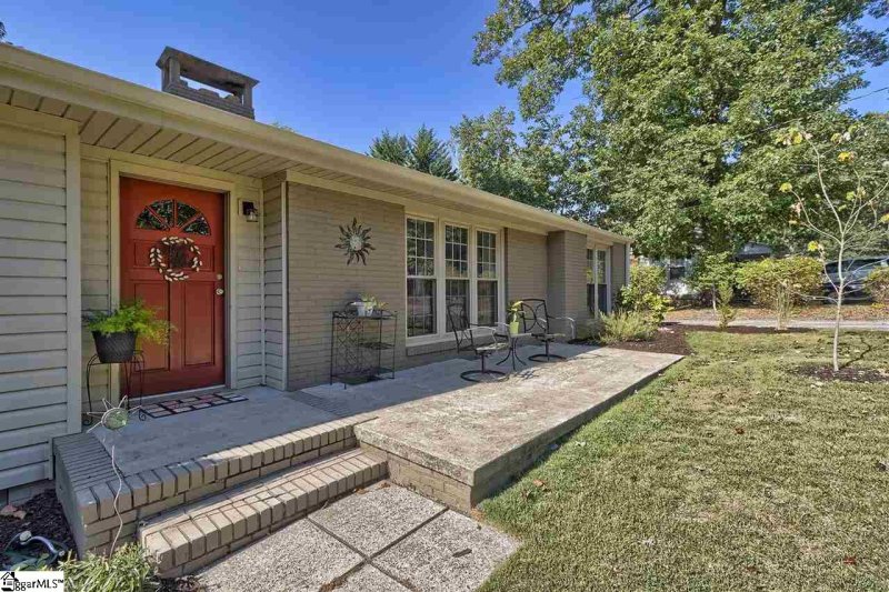 Property image 3 at 408 Heathwood Drive, Taylors, SC 29687
