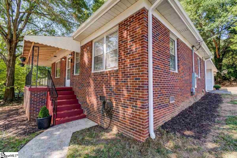 Property image 2 at 916 N Franklin Road, Greenville, SC 29617