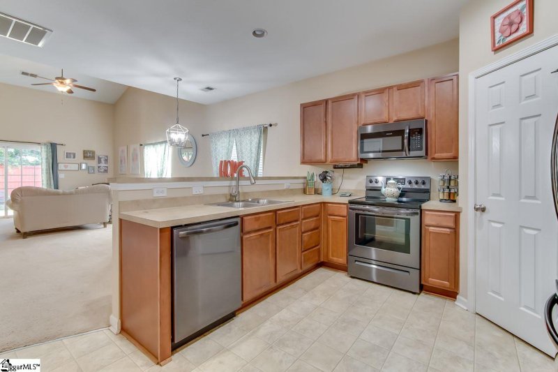 Property image 2 at 285 Stonewood Crossing Drive, Boiling Springs, SC 29318