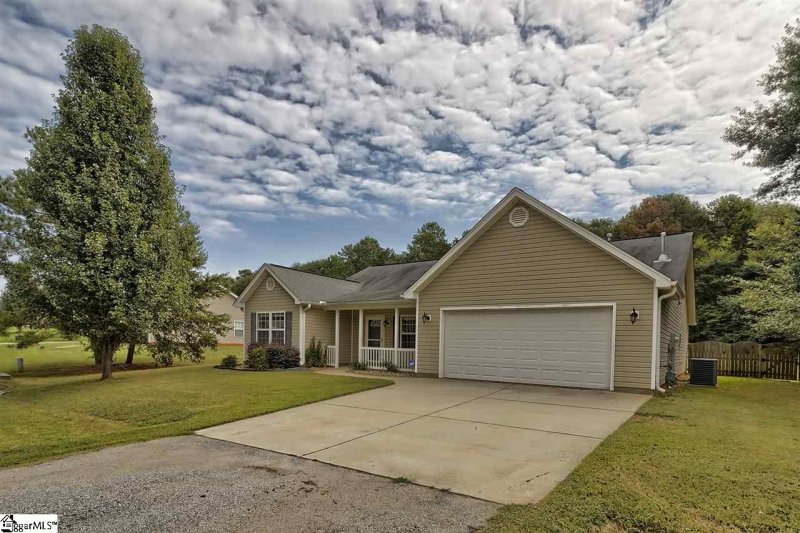 Property image 2 at 102 Cedar Glen Drive, Williamston, SC 29697