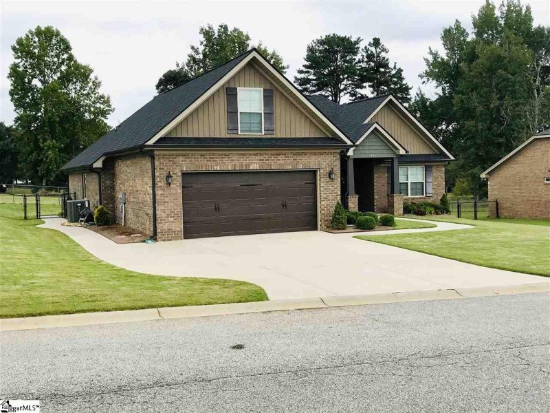 Property image 3 at 803 E Frank Bush Avenue, Inman, SC 29349