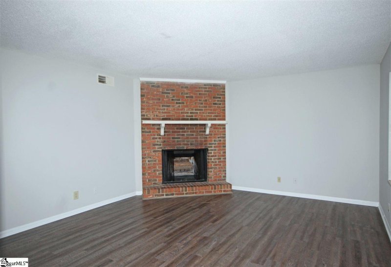 Property image 2 at 10 Birchview Street, Taylors, SC 29687