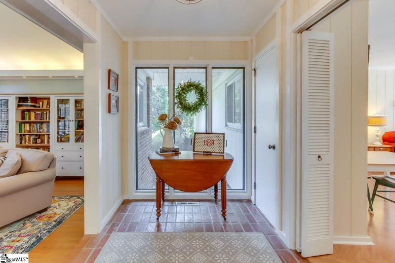 Property image 3 at 6 Wimborne Drive, Greenville, SC 29615-2436