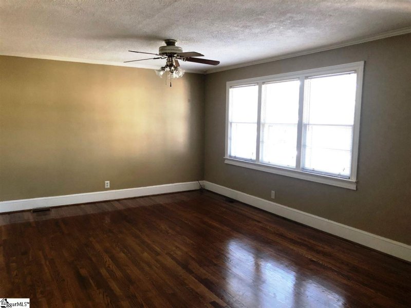 Property image 3 at 19 Cardinal Drive, Taylors, SC 29687