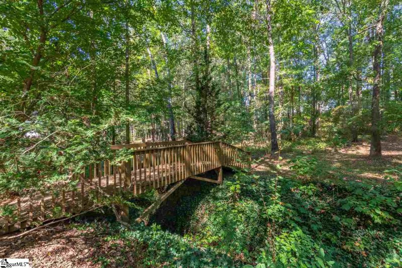 Property image 3 at 121 Silverdale Drive, Spartanburg, SC 29301