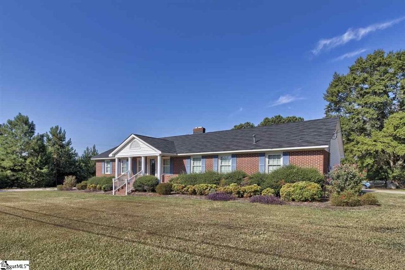 Property image 2 at 103 Blakely Avenue, Laurens, SC 29360