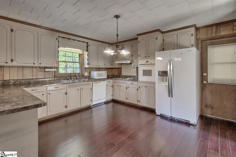 Property image 5 at 103 Blakely Avenue, Laurens, SC 29360