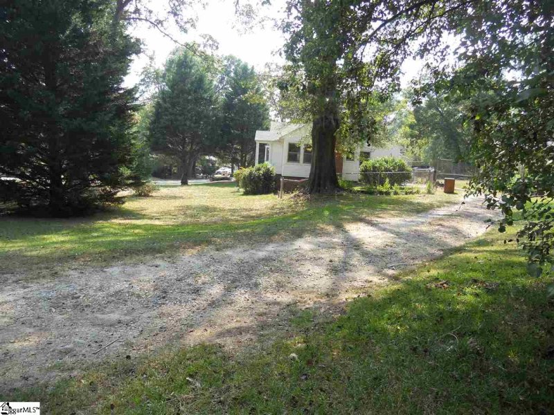 Property image 3 at 100 W Marion Road, Greenville, SC 29617-3343