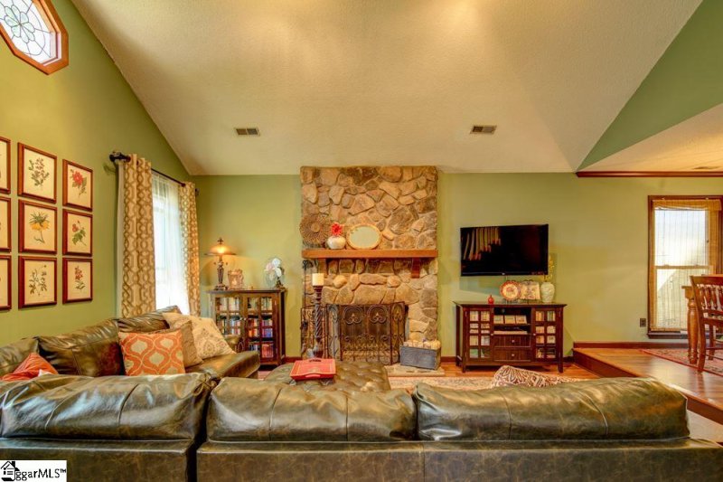 Property image 2 at 5 Drayton Court, Spartanburg, SC 29301