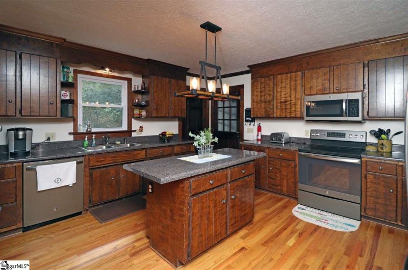 Property image 3 at 102 Bristol Court, Easley, SC 29642