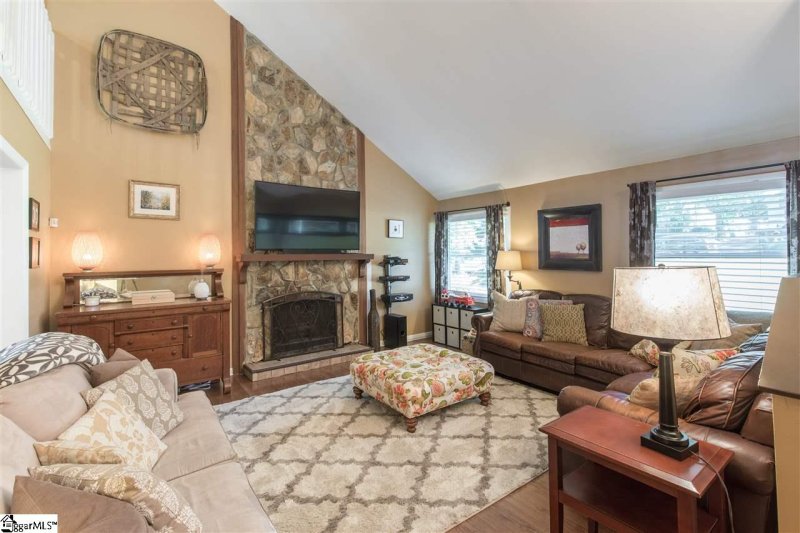 Property image 3 at 11 Meredith Lane, Greenville, SC 29607