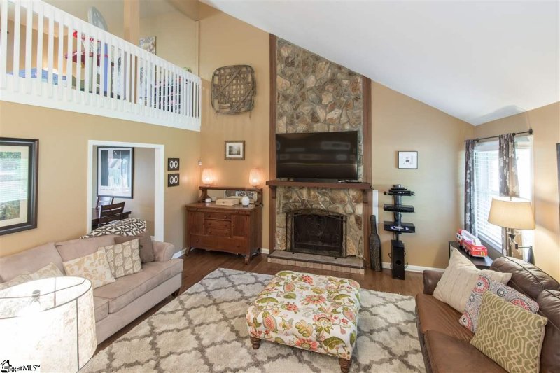 Property image 4 at 11 Meredith Lane, Greenville, SC 29607