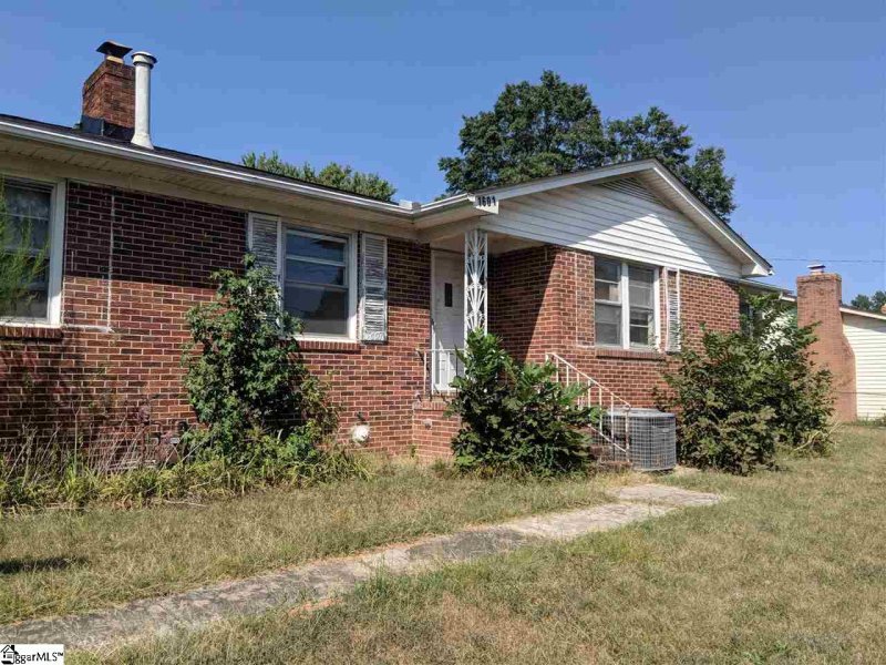 Property image 2 at 1601 E Lee Road, Taylors, SC 29687