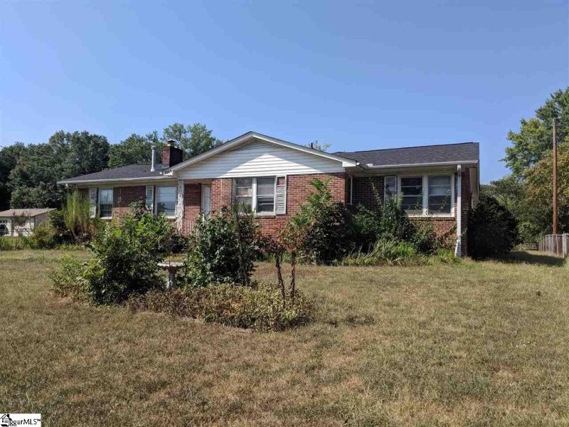 Property image 3 at 1601 E Lee Road, Taylors, SC 29687