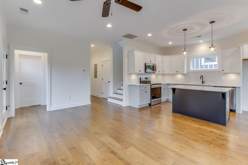 Property image 3 at 28 Ridgeway Avenue, Greenville, SC 29607