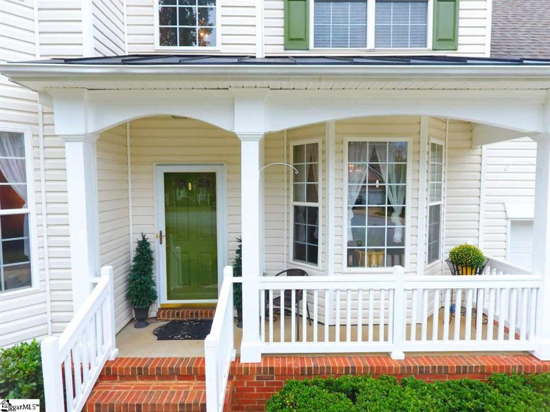 Property image 2 at 11 Bluff Ridge Court, Greenville, SC 29617