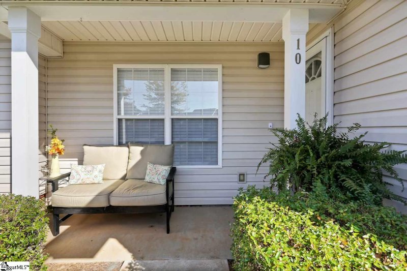 Property image 2 at 10 Creekbend Court, Simpsonville, SC 29681