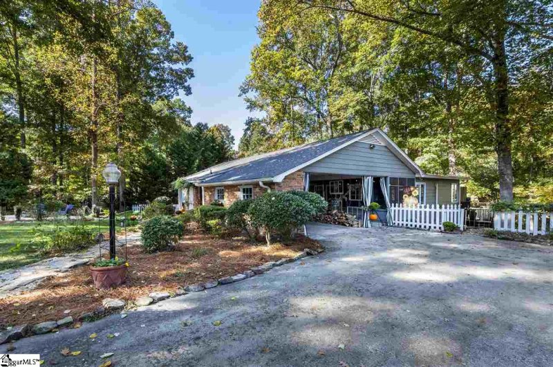 Property image 3 at 206 Dellrose Circle, Taylors, SC 29687
