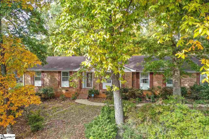 Property image 2 at 215 Crestwood Drive, Greenville, SC 29609